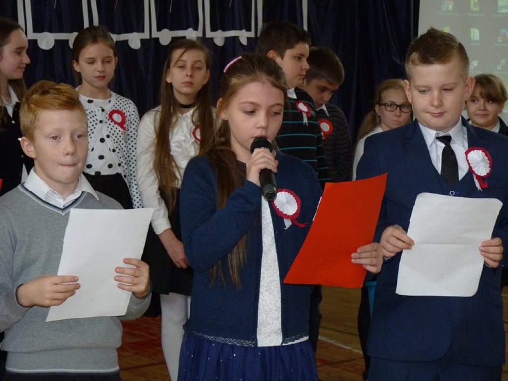 Happening niepodległościowy w SP 4