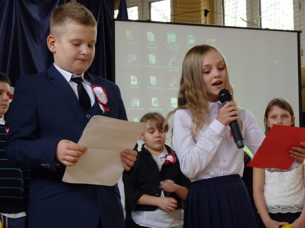 Happening niepodległościowy w SP 4