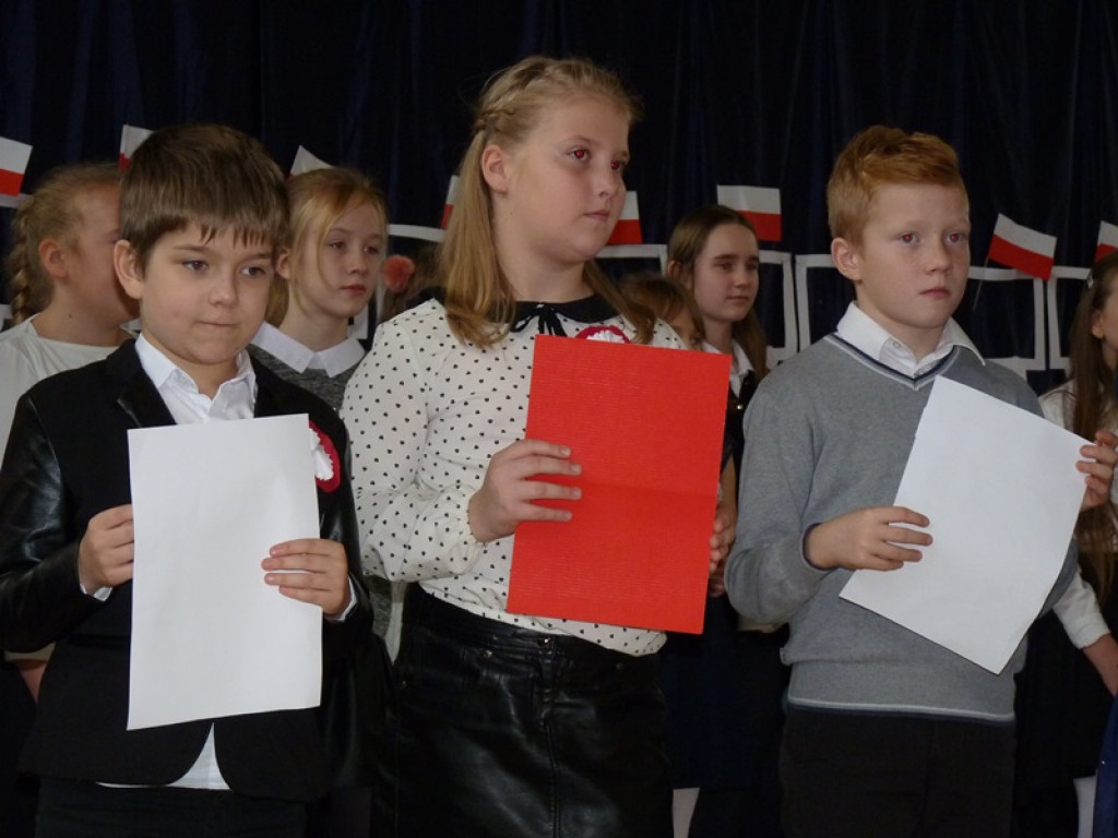 Happening niepodległościowy w SP 4