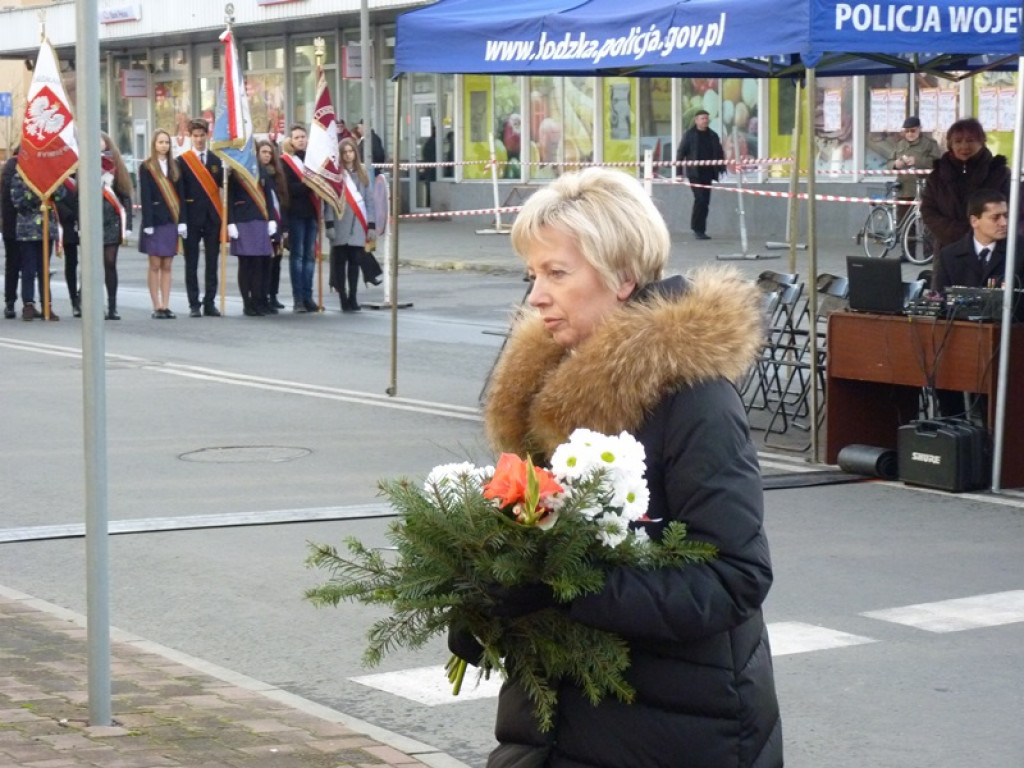 Na gmachu policji odsłonięto tablicę poświęconą zamordowanym: ojcu i synowi