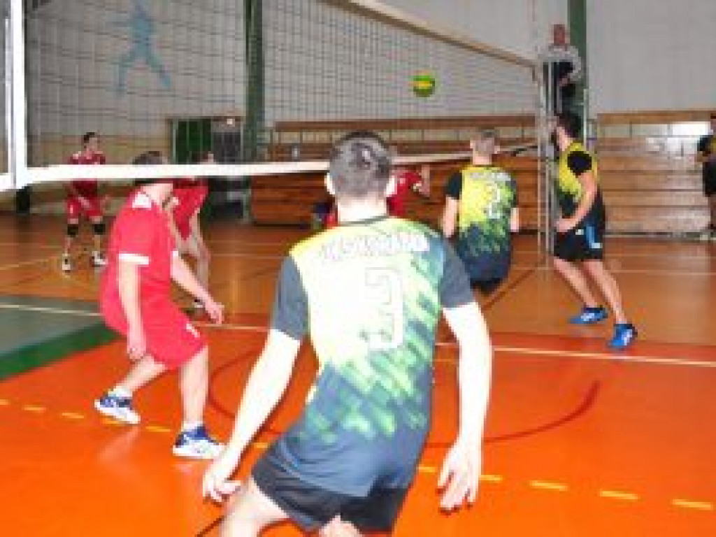 Mnichy na razie nie oddali prowadzenia
