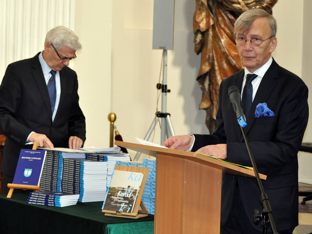 Dwie ciekawe publikacje na 25-lecie Łowickiego Towarzystwa Przyjaciół Nauk