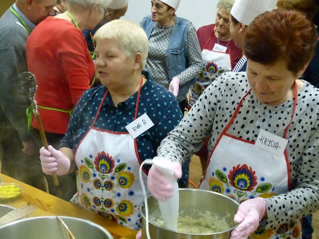 Seniorzy gotowali z mistrzem kuchni