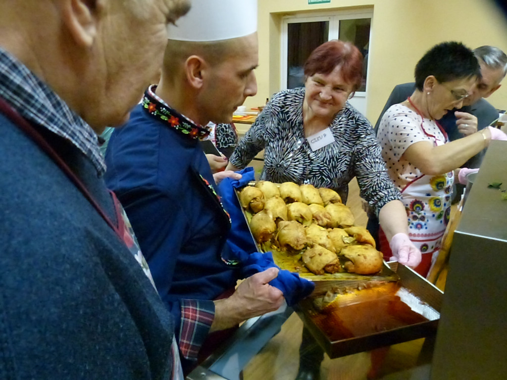Seniorzy gotowali z mistrzem kuchni