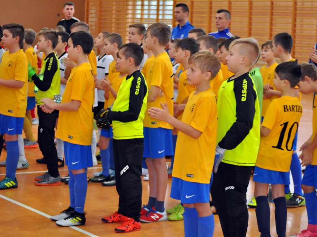 Trzecie miejsce Akademii Piłkarskiej Champions Łowicz w Turnieju Mikołajkowym
