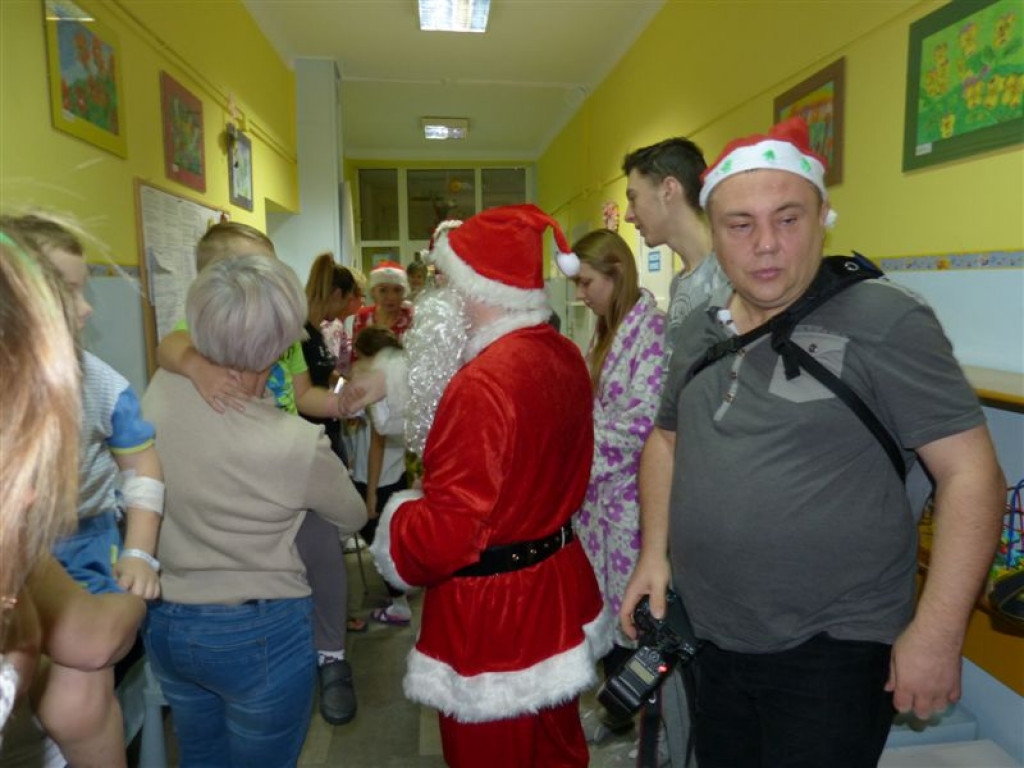 Mikołaj odwiedził dzieci na oddziale pediatrii