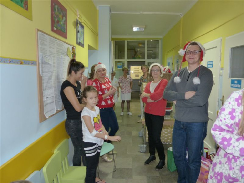 Mikołaj odwiedził dzieci na oddziale pediatrii