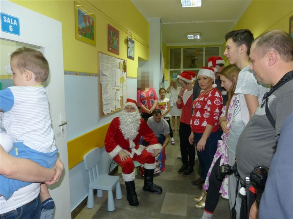 Mikołaj odwiedził dzieci na oddziale pediatrii