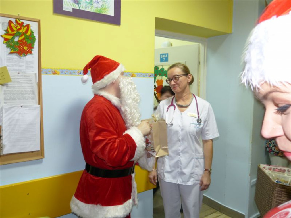Mikołaj odwiedził dzieci na oddziale pediatrii