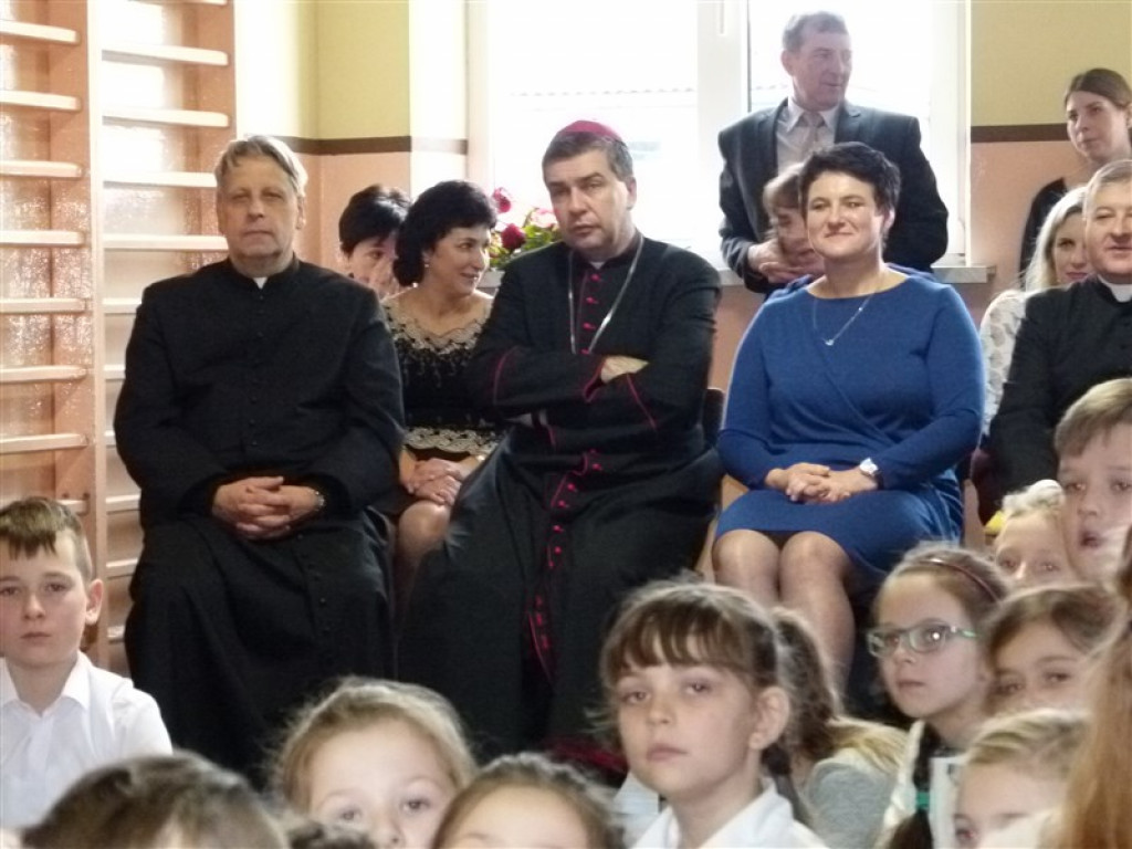 Biskup Wojciech Osial wizytuje parafię w Sobocie