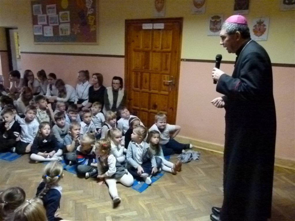 Biskup Wojciech Osial wizytuje parafię w Sobocie