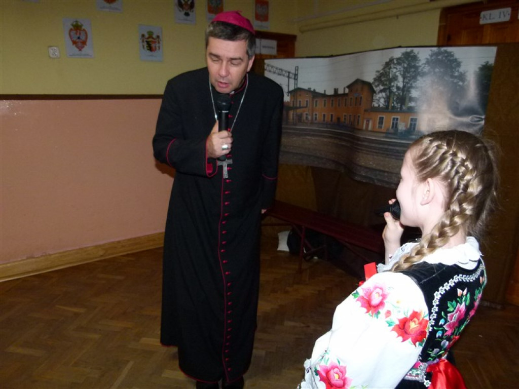 Biskup Wojciech Osial wizytuje parafię w Sobocie