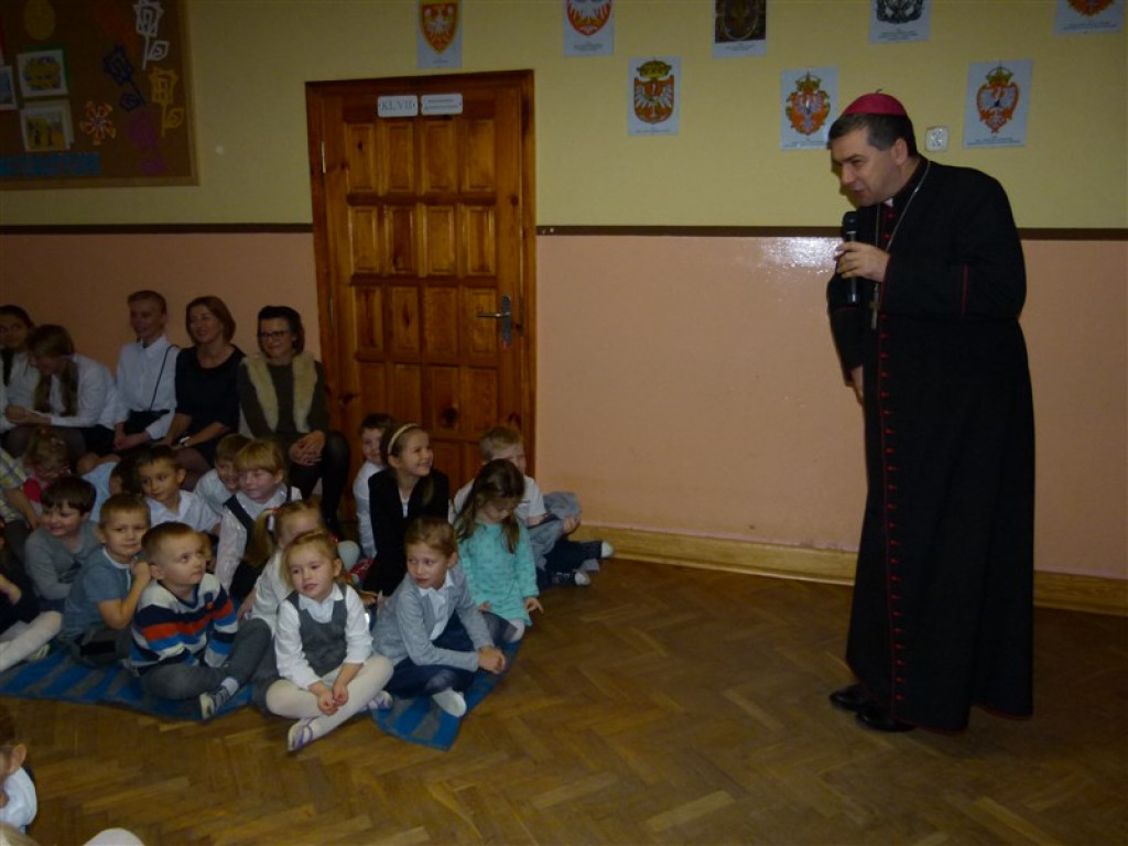 Biskup Wojciech Osial wizytuje parafię w Sobocie