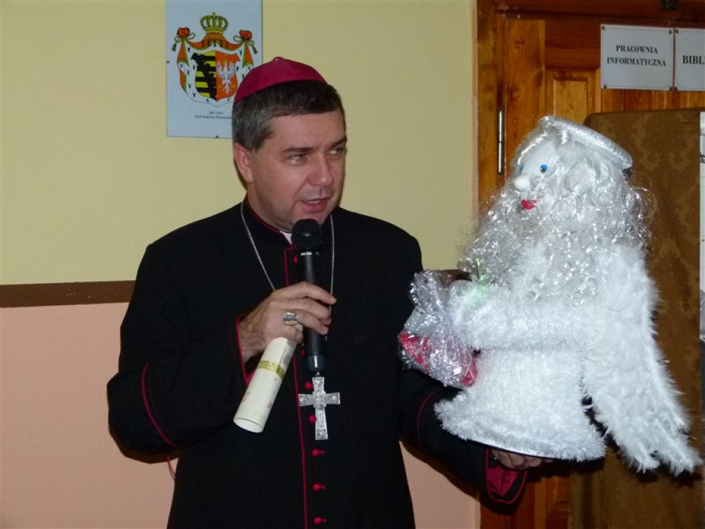 Biskup Wojciech Osial wizytuje parafię w Sobocie