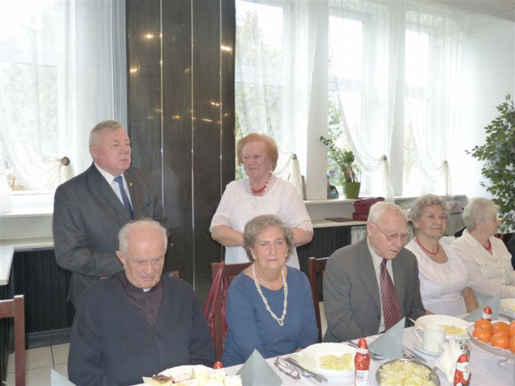 Seniorzy składali sobie życzenie przy opłatku