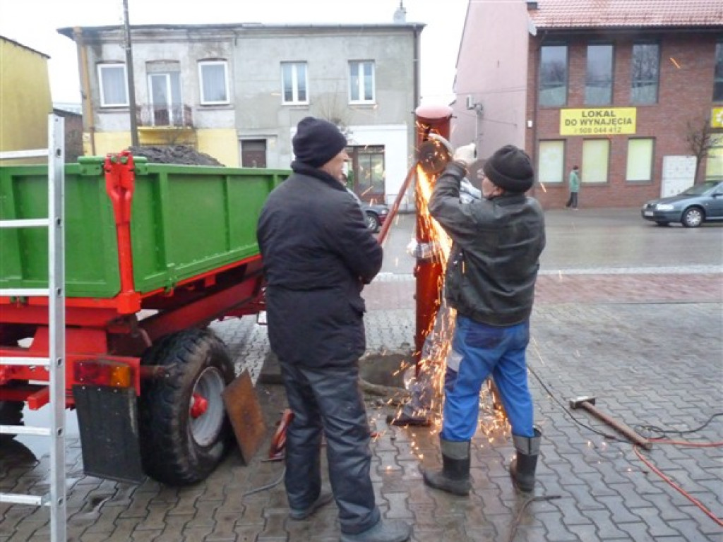 Plac Łukasińskiego bez pompy