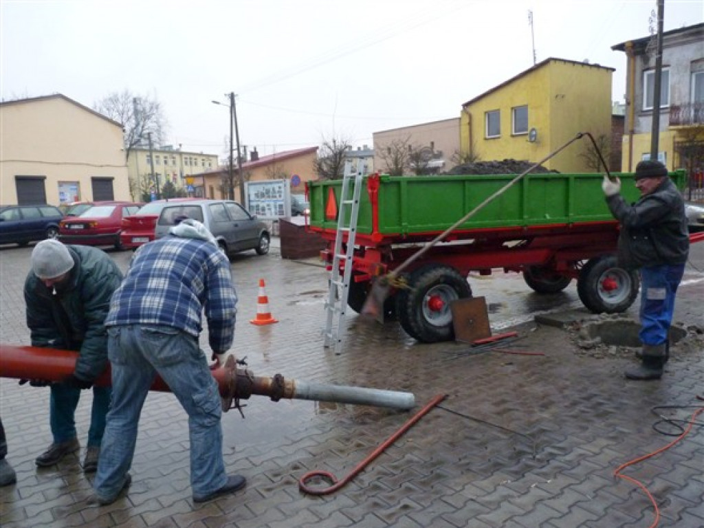 Plac Łukasińskiego bez pompy