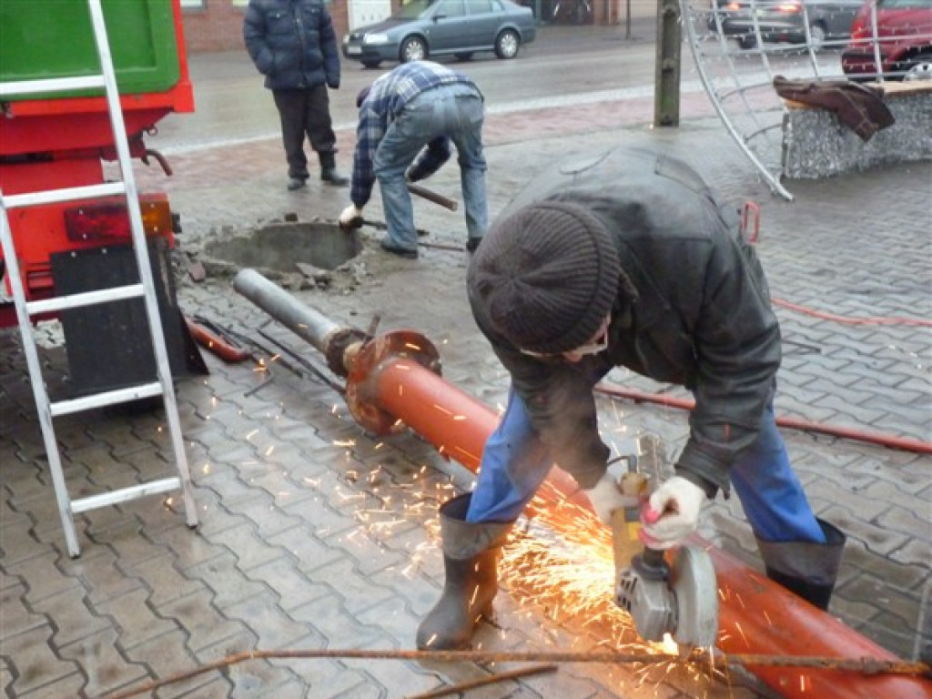 Plac Łukasińskiego bez pompy