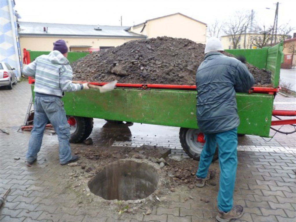 Plac Łukasińskiego bez pompy