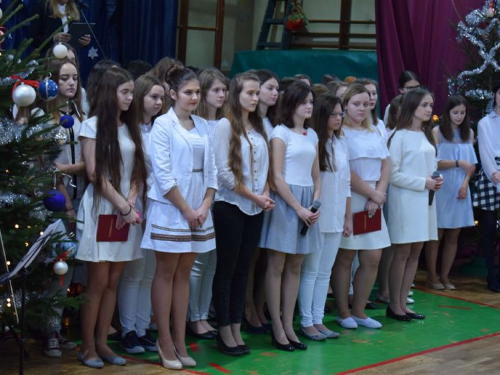 Kolędowanie w łowickich liceach