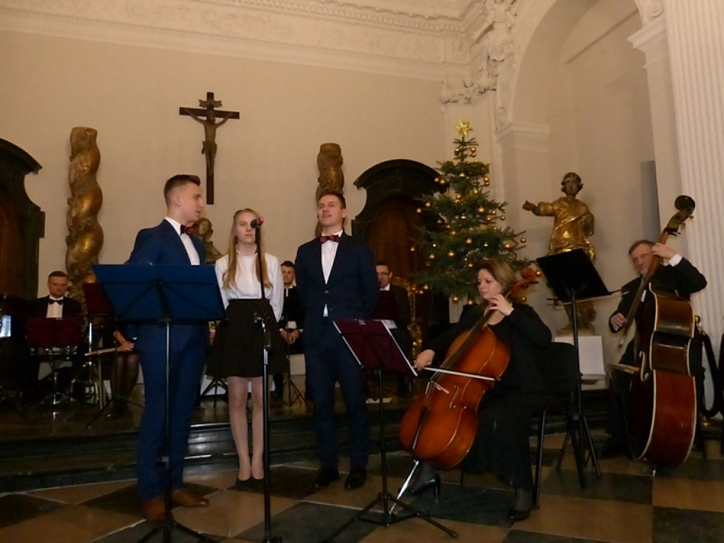 Koncert bożonarodzeniowy przy pełnej widowni