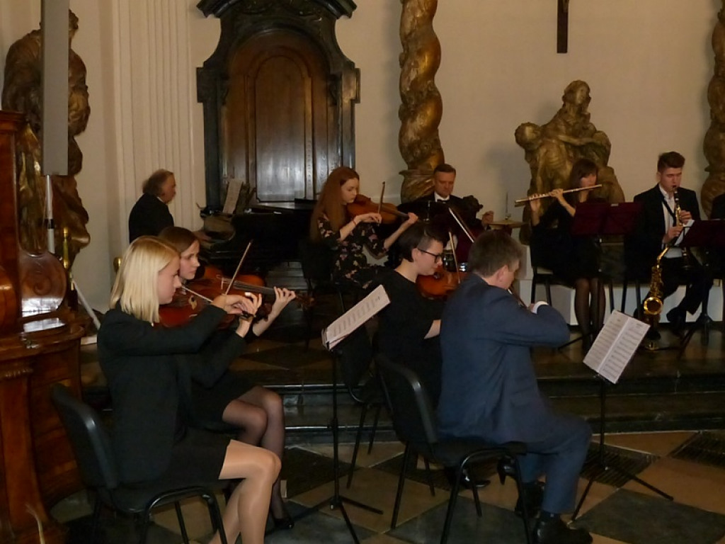 Koncert bożonarodzeniowy przy pełnej widowni