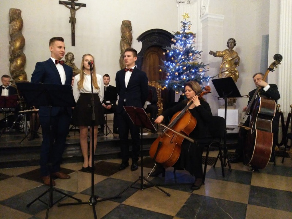Koncert bożonarodzeniowy przy pełnej widowni