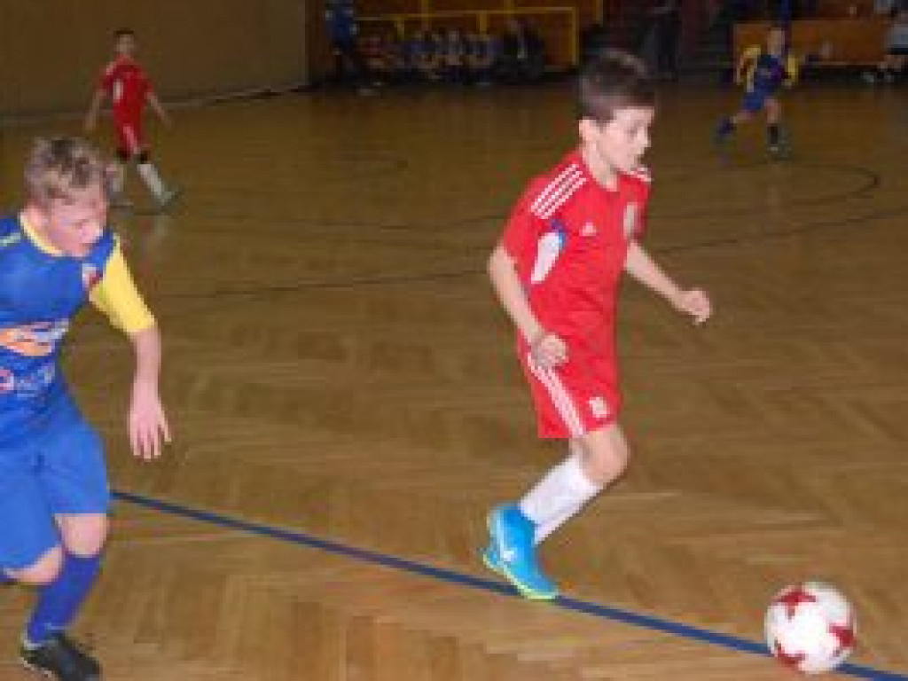 Młodzi łowiczanie na trzecim podium w turnieju piłkarskim