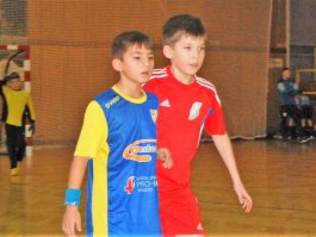 Młodzi łowiczanie na trzecim podium w turnieju piłkarskim