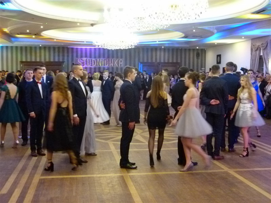 Uczniowie ZSP nr 4 bawią się w Woli Gosławskiej