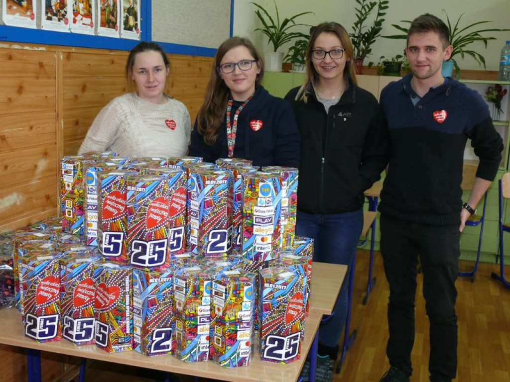 Finał WOŚP - 150 wolontariuszy i strażacy OSP na Nowym Rynku