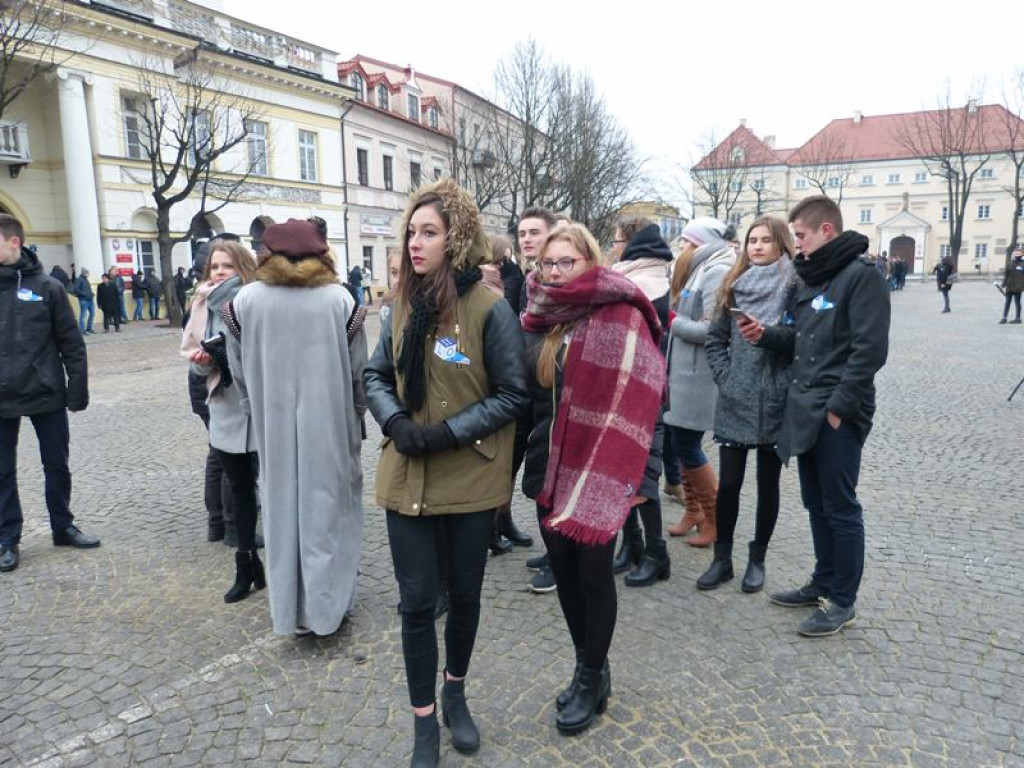 Maturzyści tańczyli poloneza na Starym Rynku