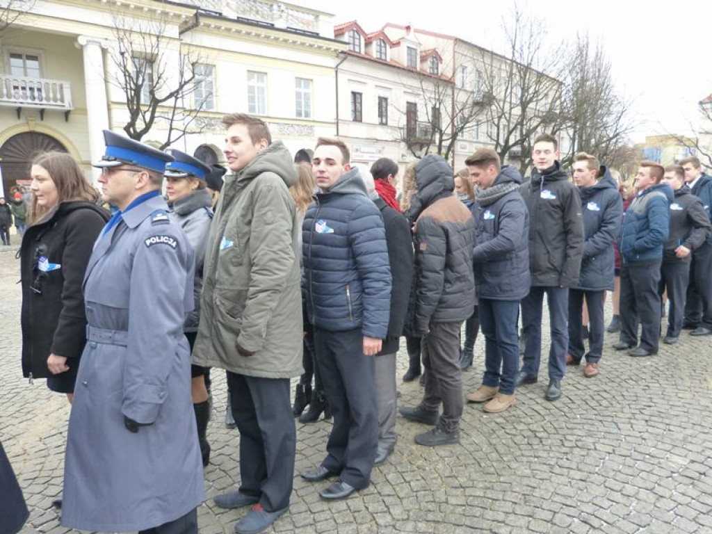 Maturzyści tańczyli poloneza na Starym Rynku