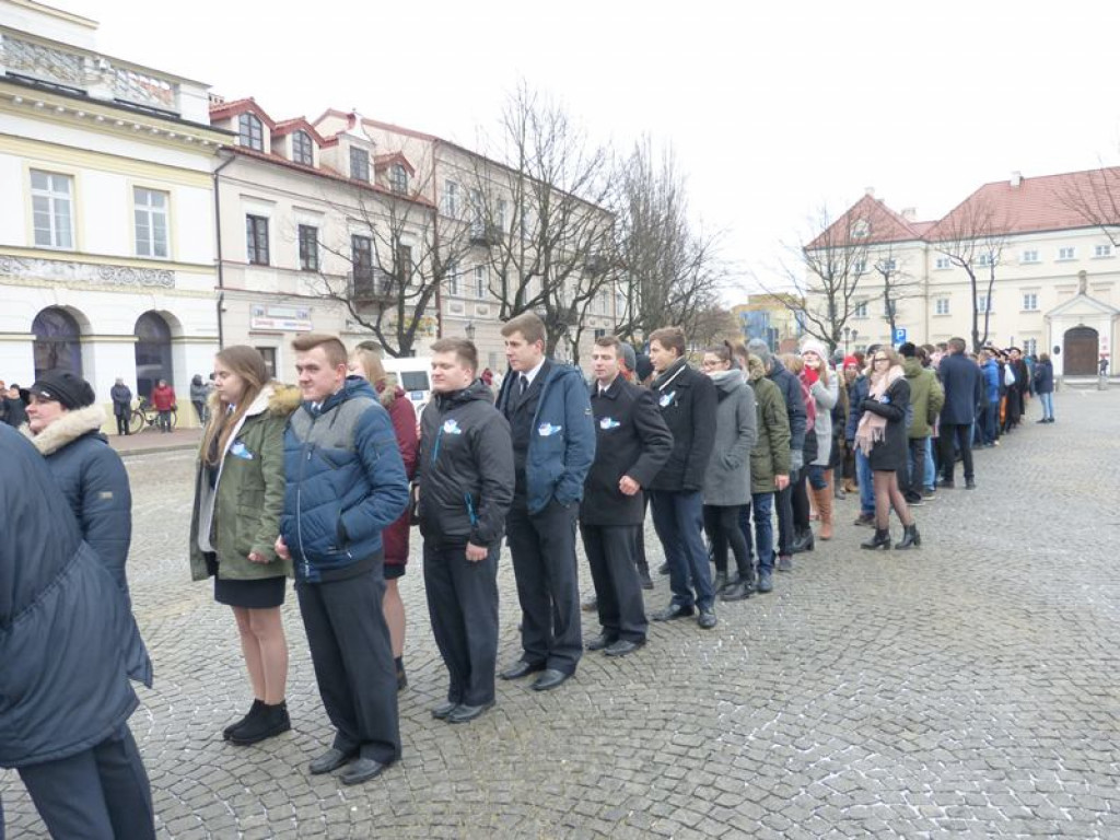 Maturzyści tańczyli poloneza na Starym Rynku