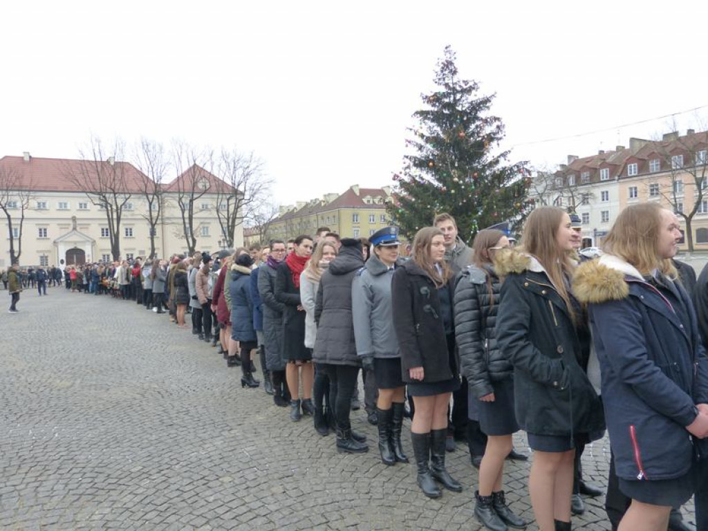 Maturzyści tańczyli poloneza na Starym Rynku