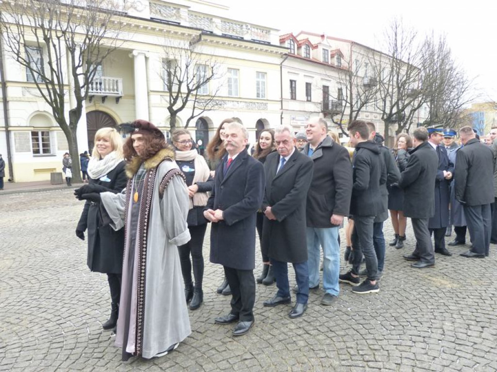Maturzyści tańczyli poloneza na Starym Rynku