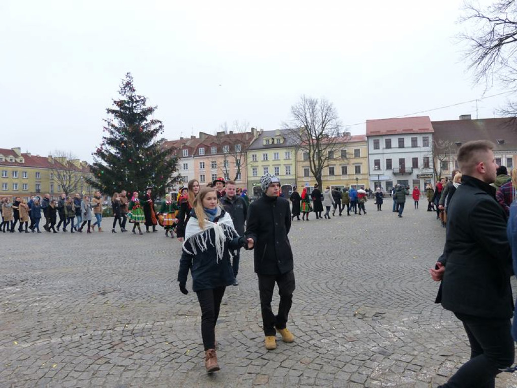 Maturzyści tańczyli poloneza na Starym Rynku