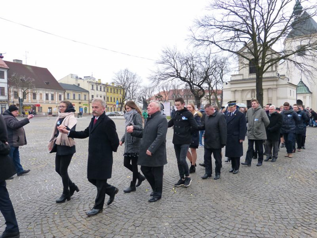 Maturzyści tańczyli poloneza na Starym Rynku