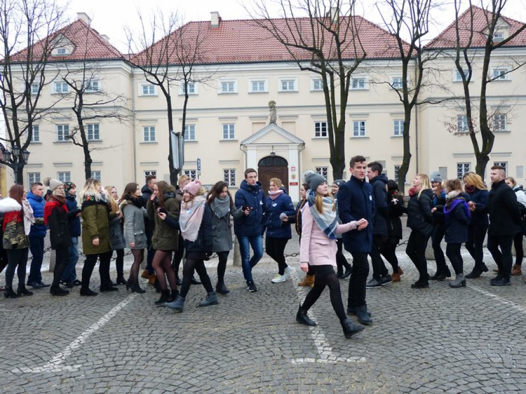 Maturzyści tańczyli poloneza na Starym Rynku
