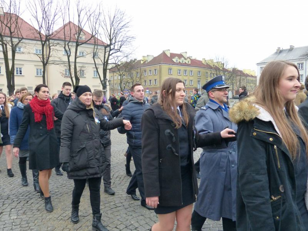 Maturzyści tańczyli poloneza na Starym Rynku