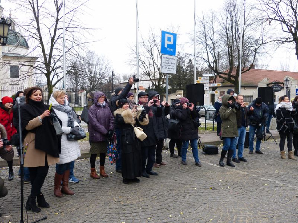 Maturzyści tańczyli poloneza na Starym Rynku