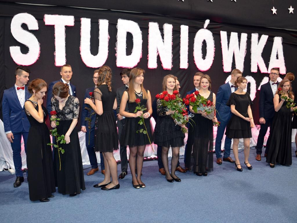 Pijarska studniówka w murach szkoły