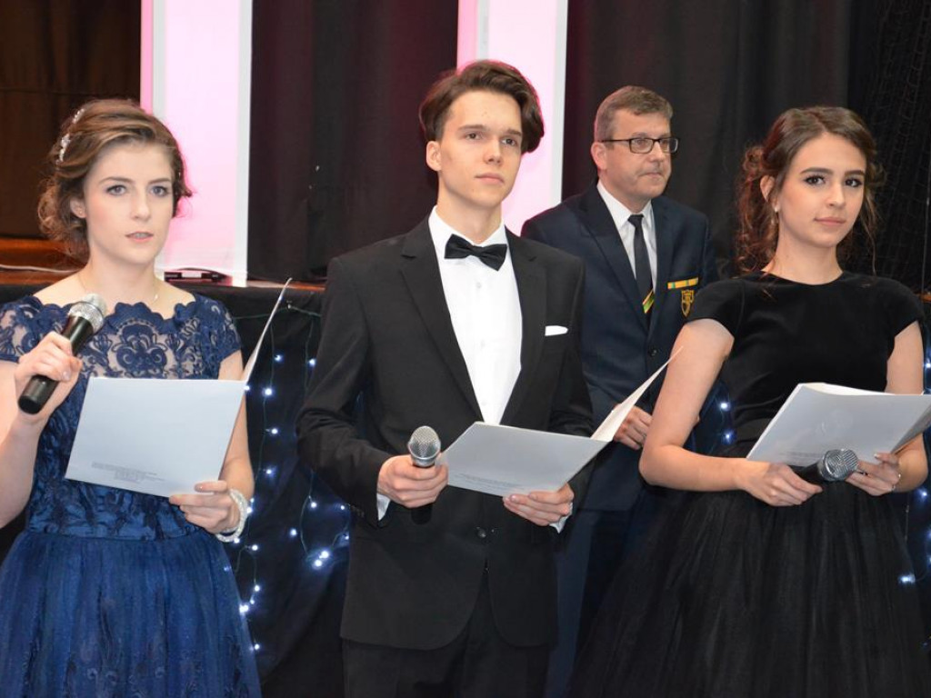 Pijarska studniówka w murach szkoły