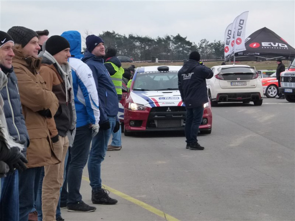 WOŚP z Hołowczycem na Torze Łódź w Kiełminie