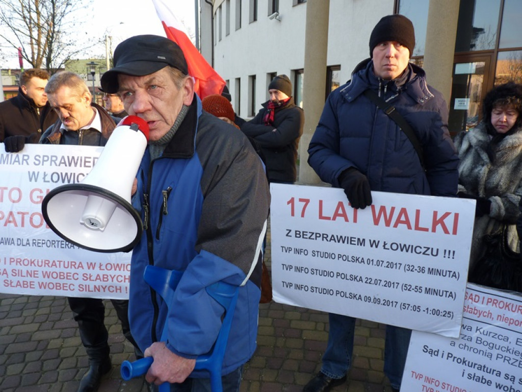 Pikieta przeniosła się na salę rozpraw