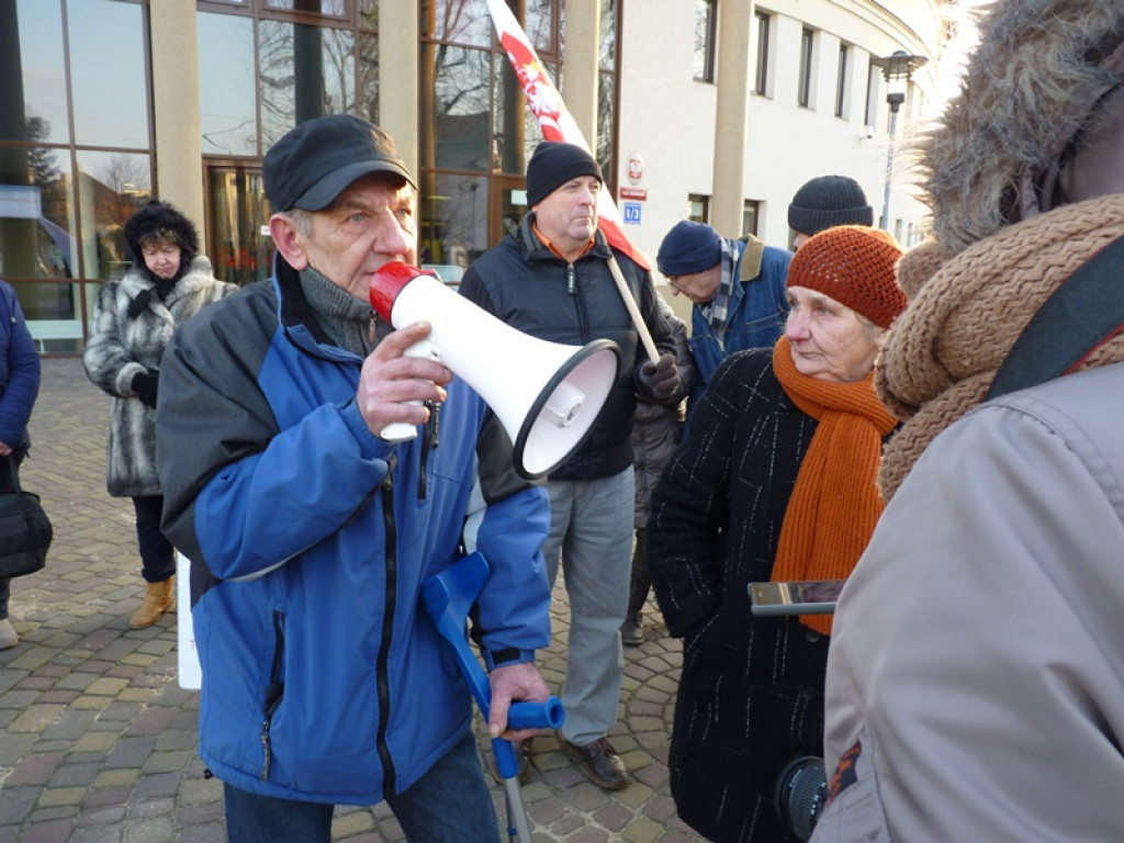 Pikieta przeniosła się na salę rozpraw