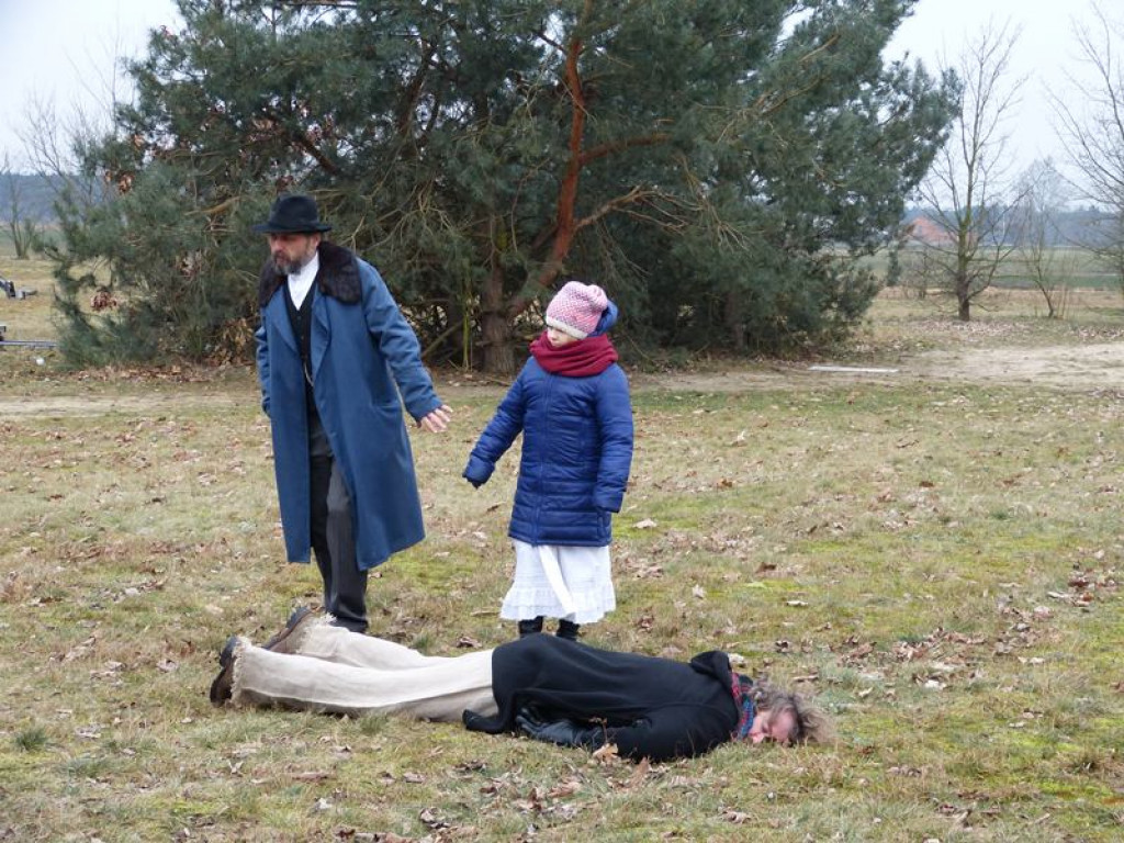 Ekipa filmowa nagrywa w skansenie w Maurzycach