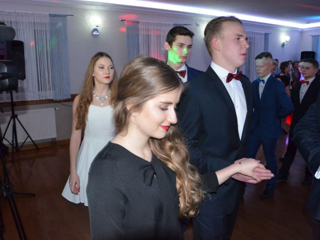 W Edenie zabrzmiał polonez