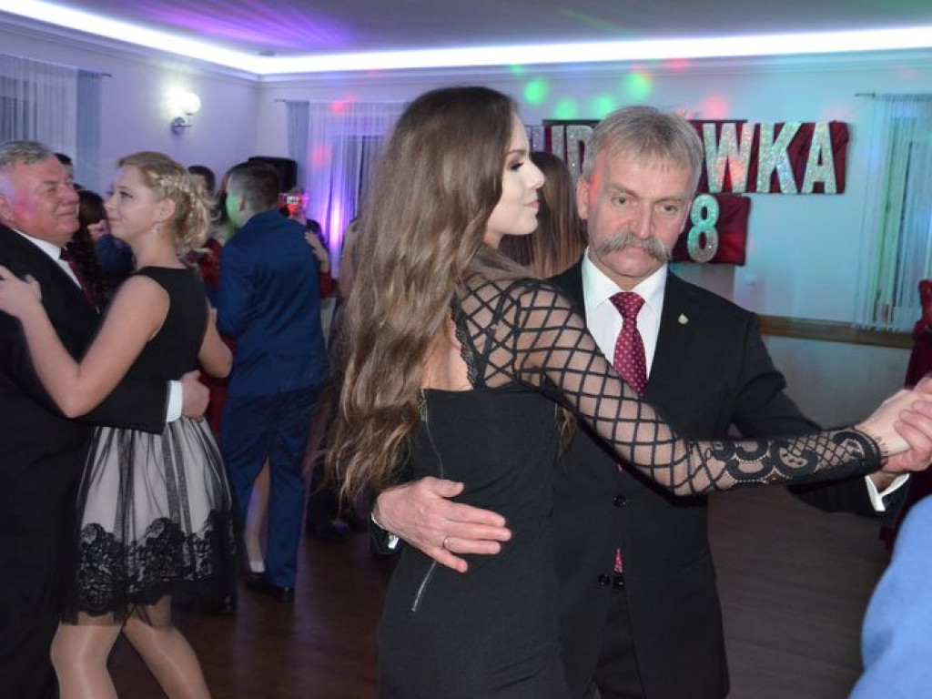 W Edenie zabrzmiał polonez