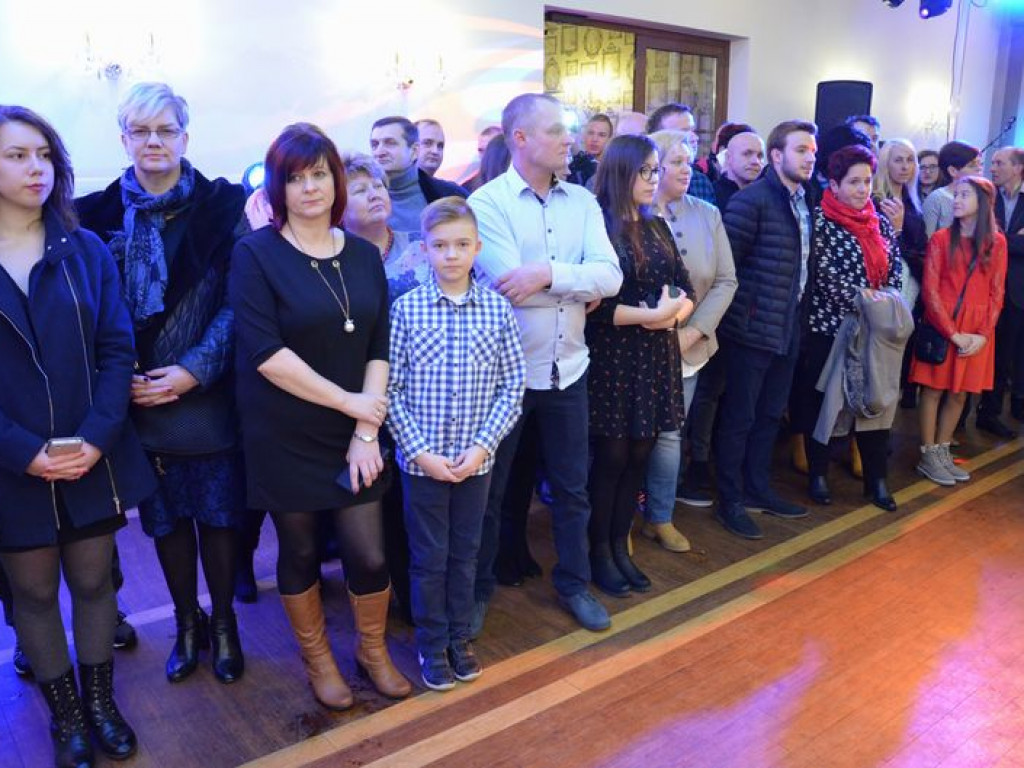 Maturzyści z Blichu bawią się na studniówce
